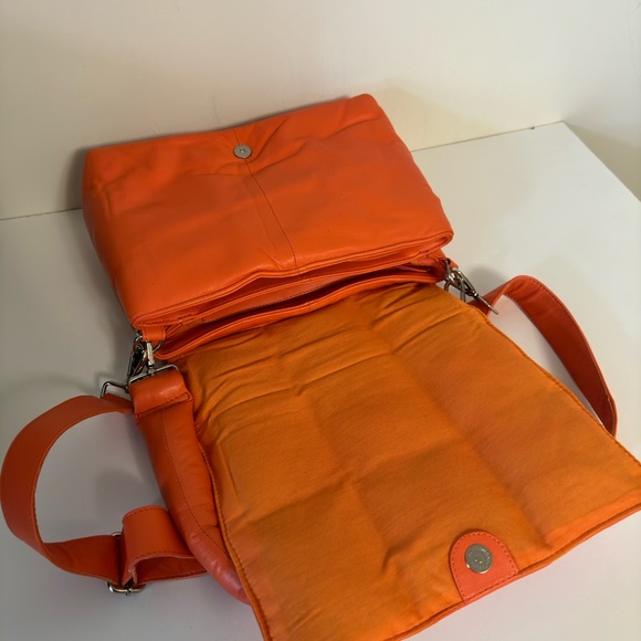 NWT Genuine leather quilted bag - Picture 10 of 11